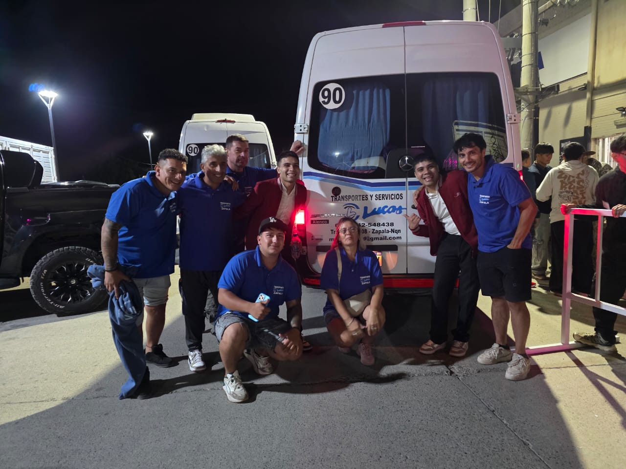 Equipo de Transportes Lucas con Los Mellizos Díaz en Las Lajas