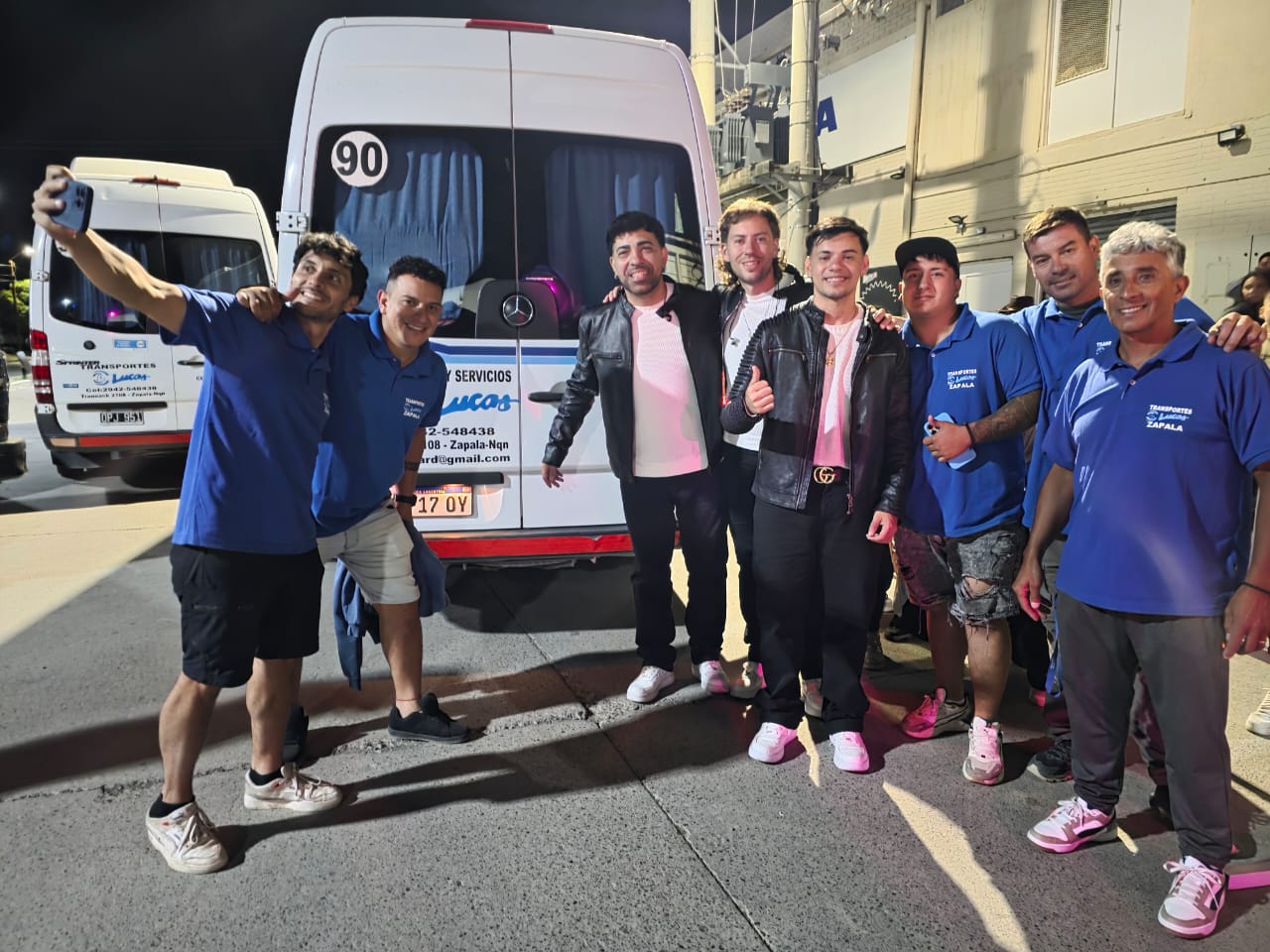 Equipo de Transportes Lucas con Banda Trulalá en Las Lajas